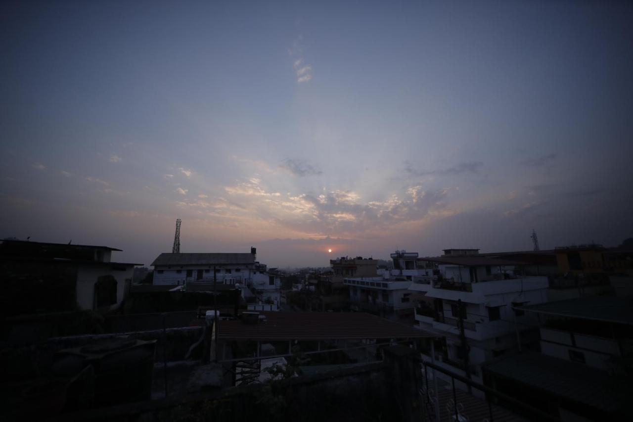 Hotel The Location, A Penthouse Dehradun Exterior foto