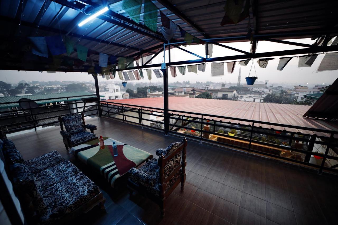 Hotel The Location, A Penthouse Dehradun Exterior foto