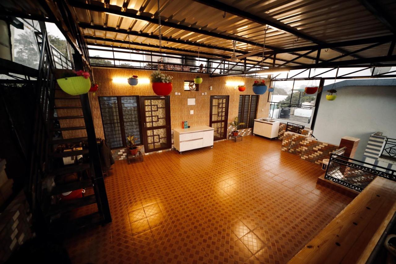 Hotel The Location, A Penthouse Dehradun Exterior foto